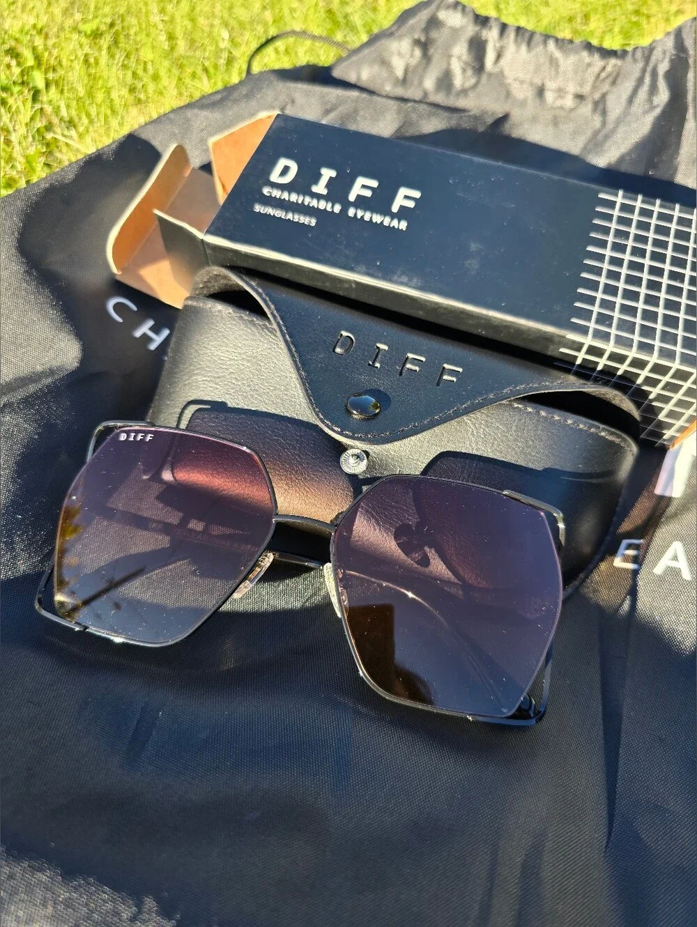 NIB! DIFF Eyewear, Donna IV, black twilight gradient polarized sunglasses